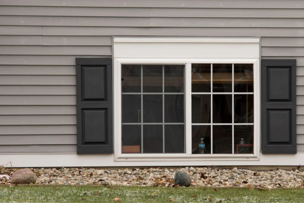 siding wall exterior with 1 window