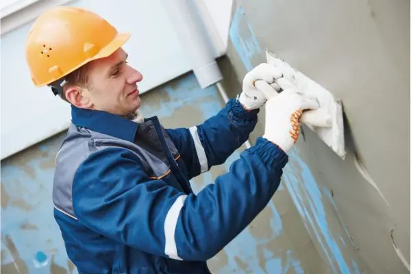 Stucco worker repair stucco wall exterior