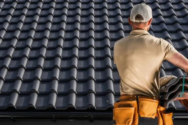 professional roof contractor working on a new roof installation in Albuquerque NM